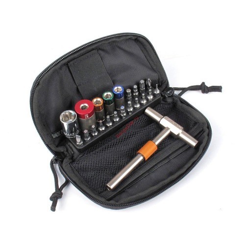 Набор динамометрического инструмента, в комплекте с битами, Т-образным ключом и компактным чехлом для хранения и транспортировки.